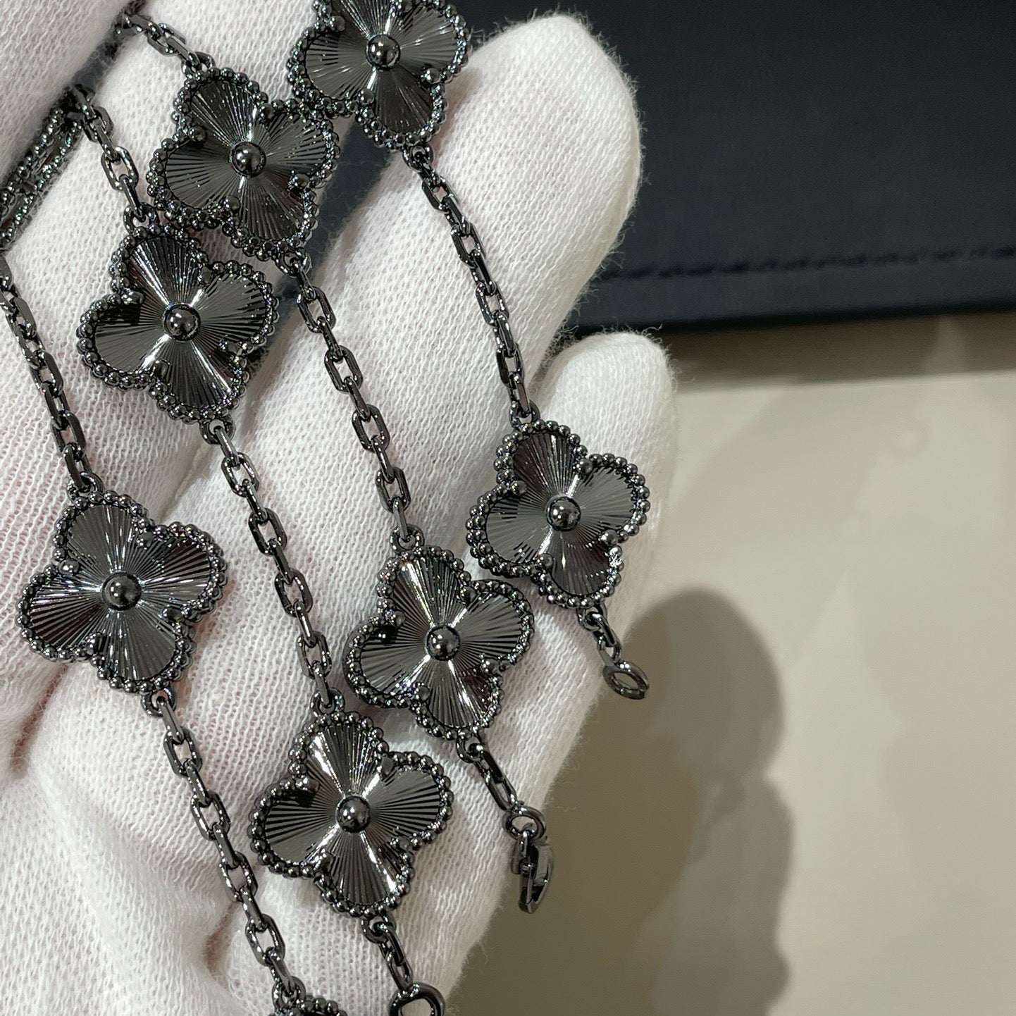 [Ornora Jewelry]CLOVER 5 MOTIF BLACK BRACELET