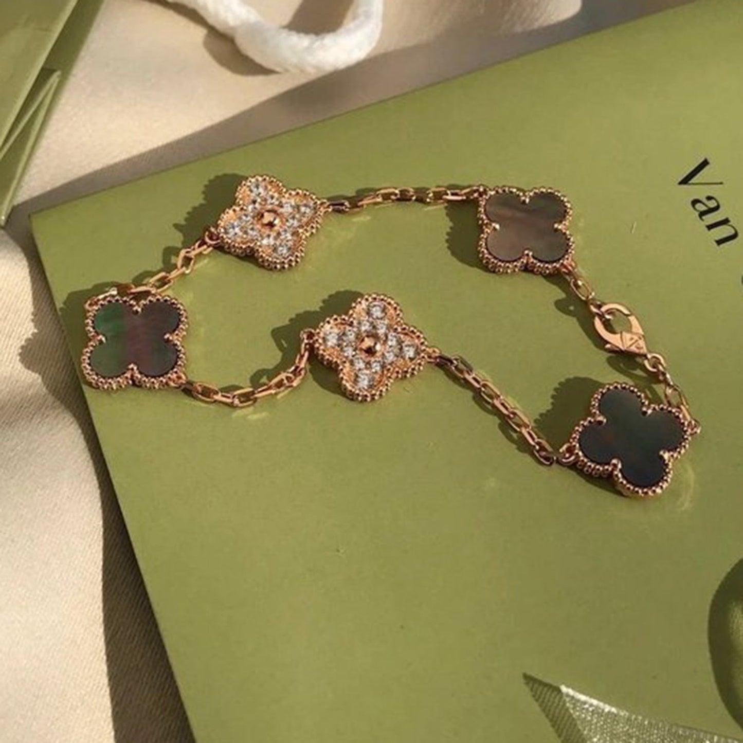 [Ornora Jewelry] CLOVER 5 MOTIF GRAY MOP BRACELET COLLECTION