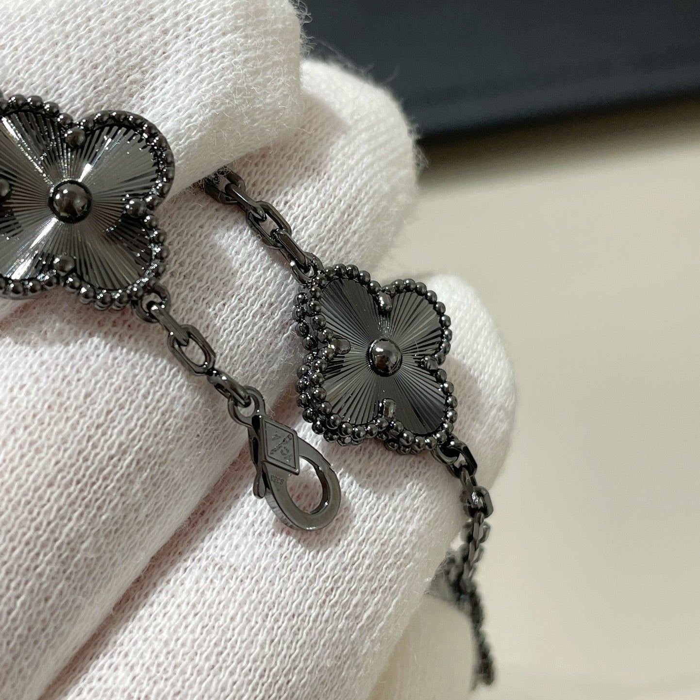 [Ornora Jewelry]CLOVER 5 MOTIF BLACK BRACELET