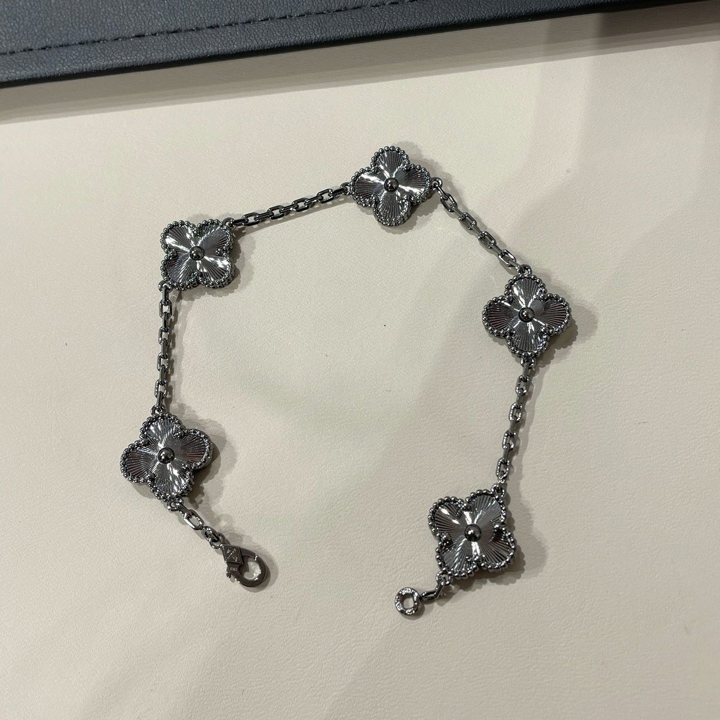 [Ornora Jewelry]CLOVER 5 MOTIF BLACK BRACELET