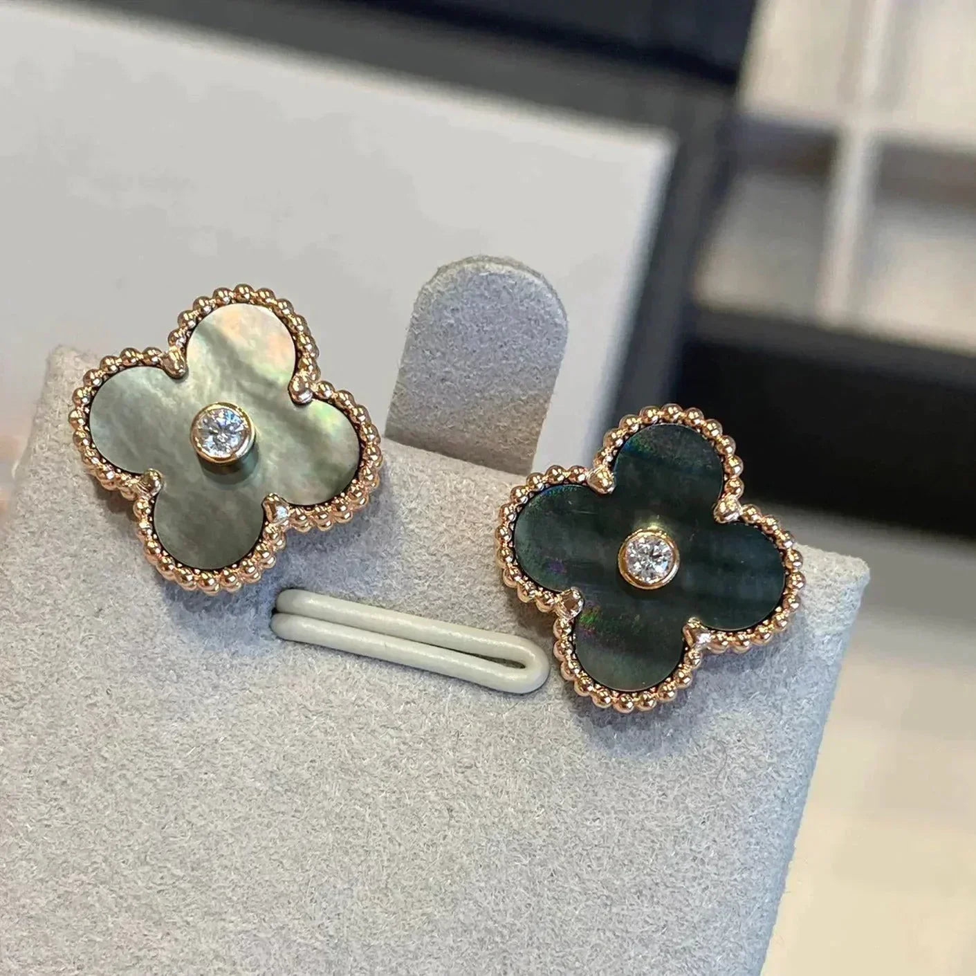 [Ornora Jewelry]CLOVER MEDIUM 1 MOTIFS GRAY MOP  DIAMOND EARRINGS