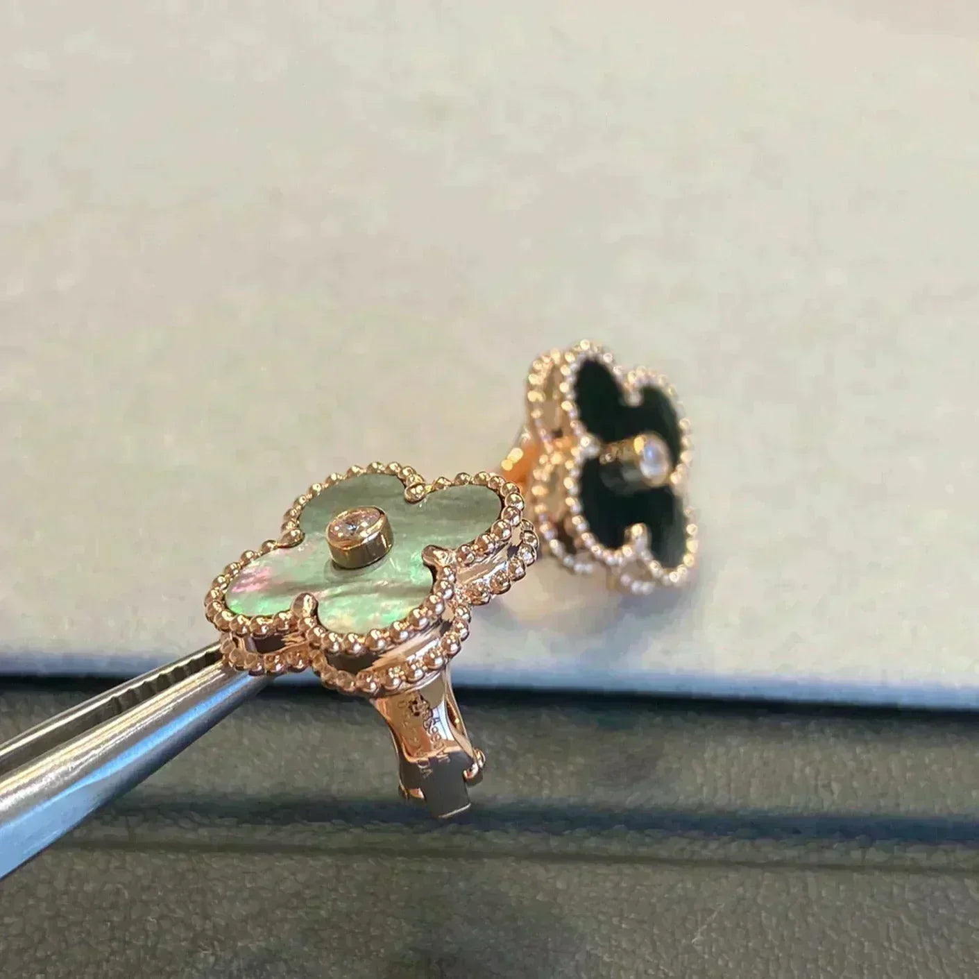 [Ornora Jewelry]CLOVER MEDIUM 1 MOTIFS GRAY MOP  DIAMOND EARRINGS