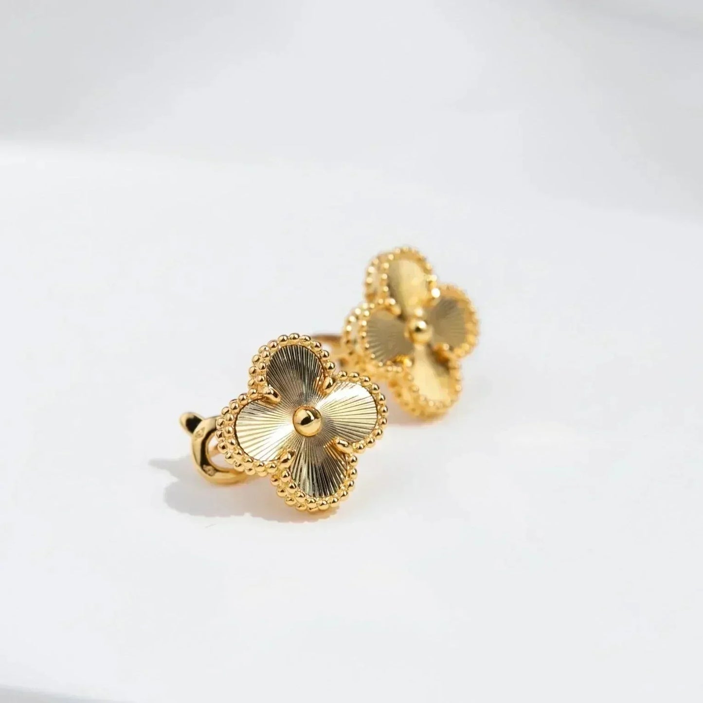 [Ornora Jewelry]CLOVER MEDIUM 1 MOTIFS LASER EARRINGS