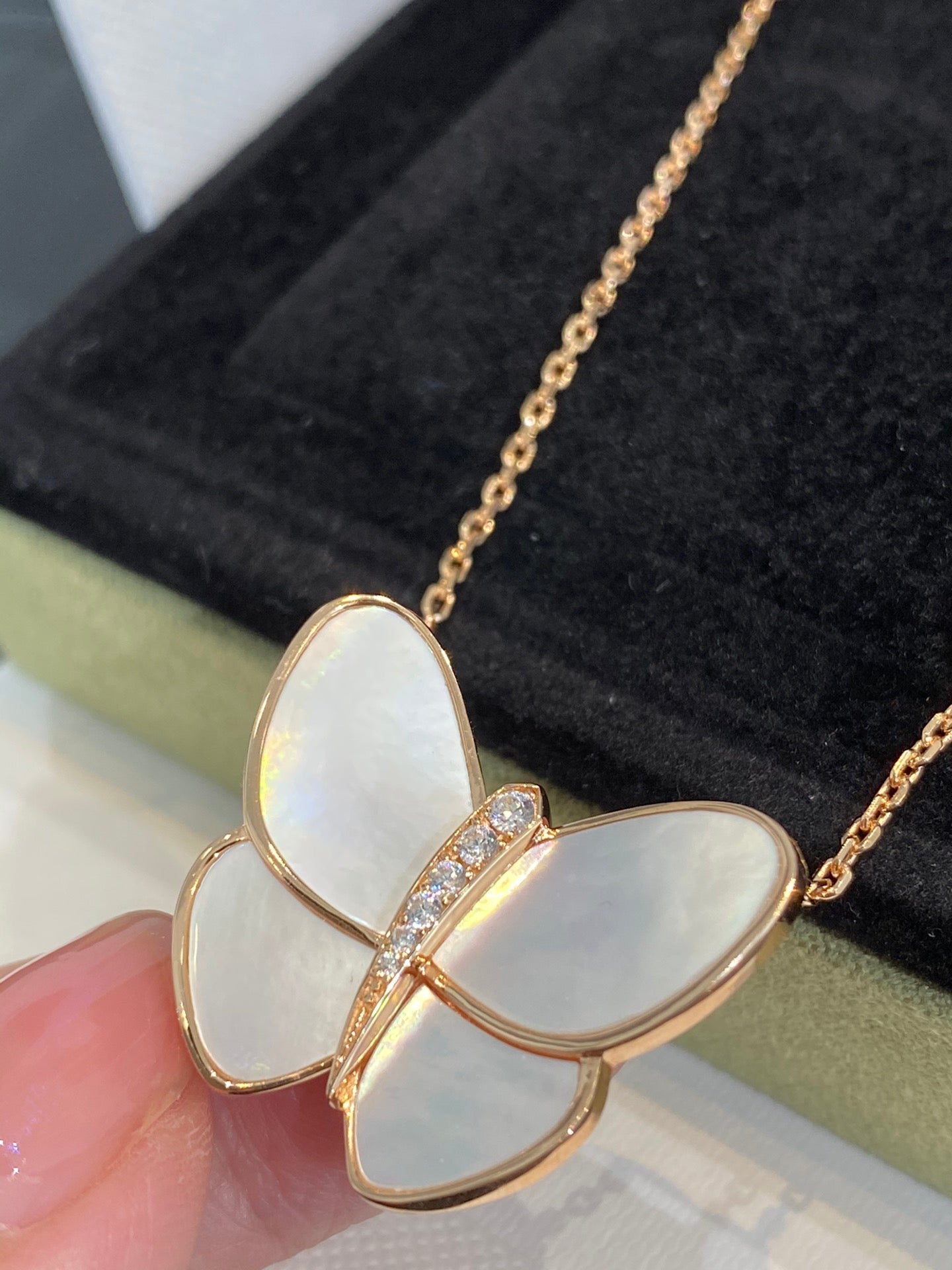 [Ornora Jewelry]BUTTERFLY GOLD MOP DIAMOND NECKLACE