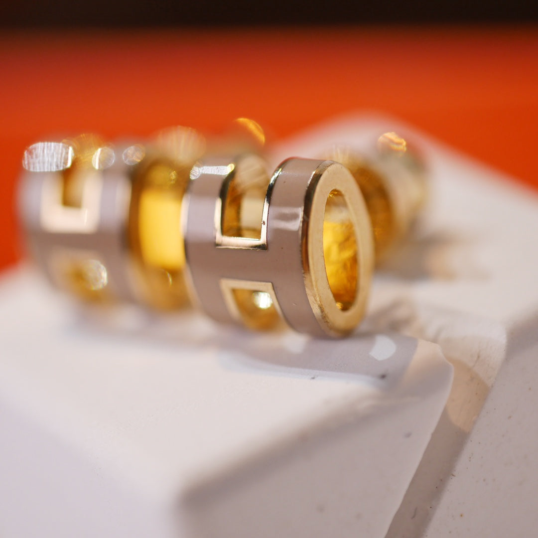 [Ornora Jewelry]MINI POP H GOLD EARRINGS GREY