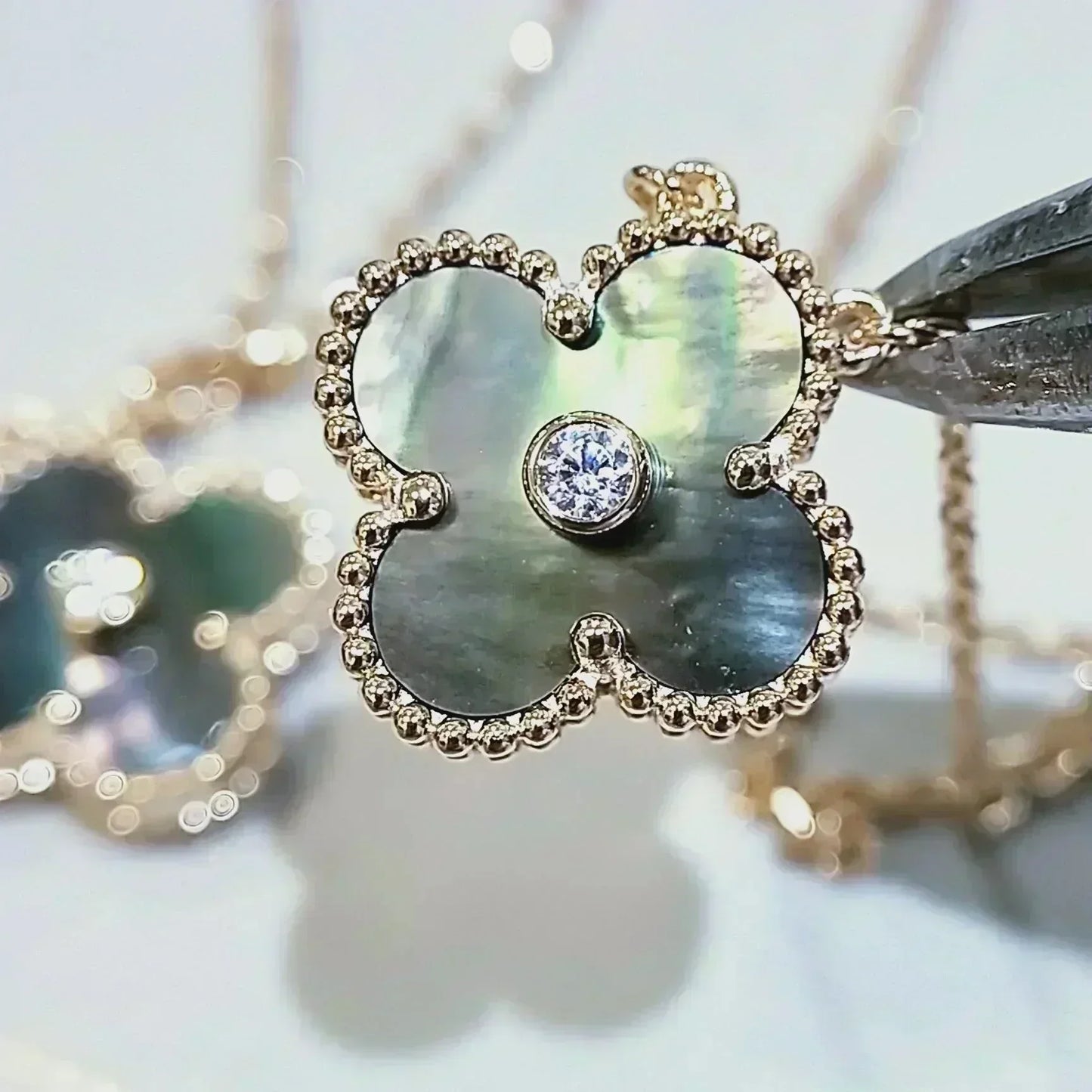 [Ornora Jewelry]CLOVER 15MM DIAMOND AND MOTHER-OF-GREY NECKLACE