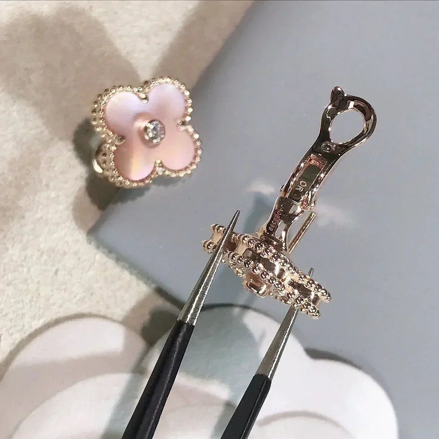 [Ornora Jewelry]CLOVER MEDIUM 1 MOTIFS  PINK MOP DIAMOND EARRINGS