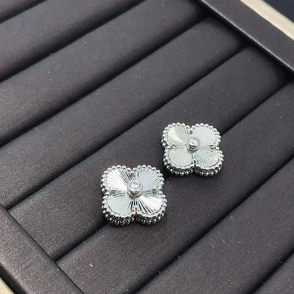 [Ornora Jewelry]CLOVER MINI 9.5MM LASER EARRINGS