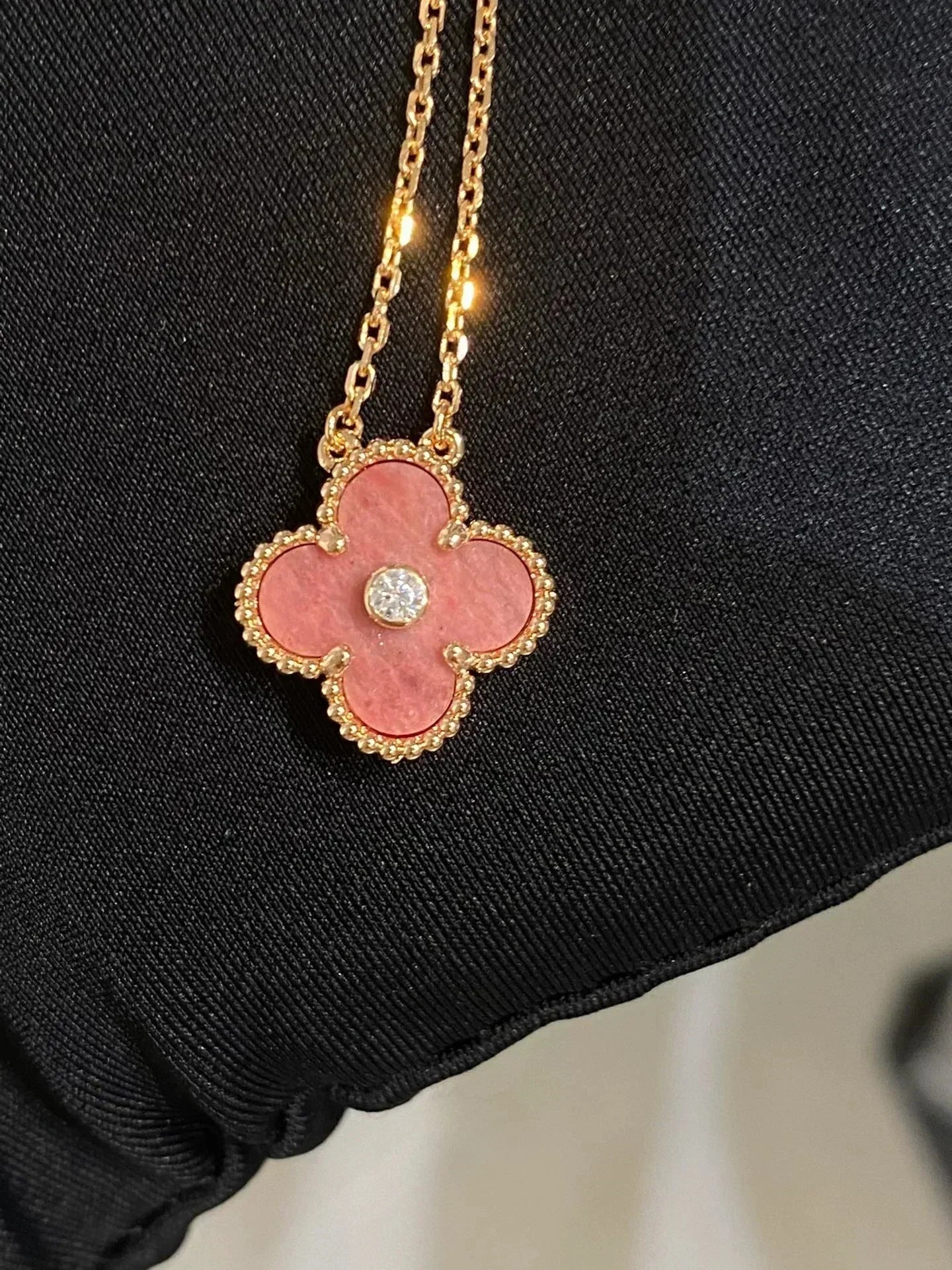 [Ornora Jewelry]CLOVER 15MM DIAMOND RHODONITE NECKLACE