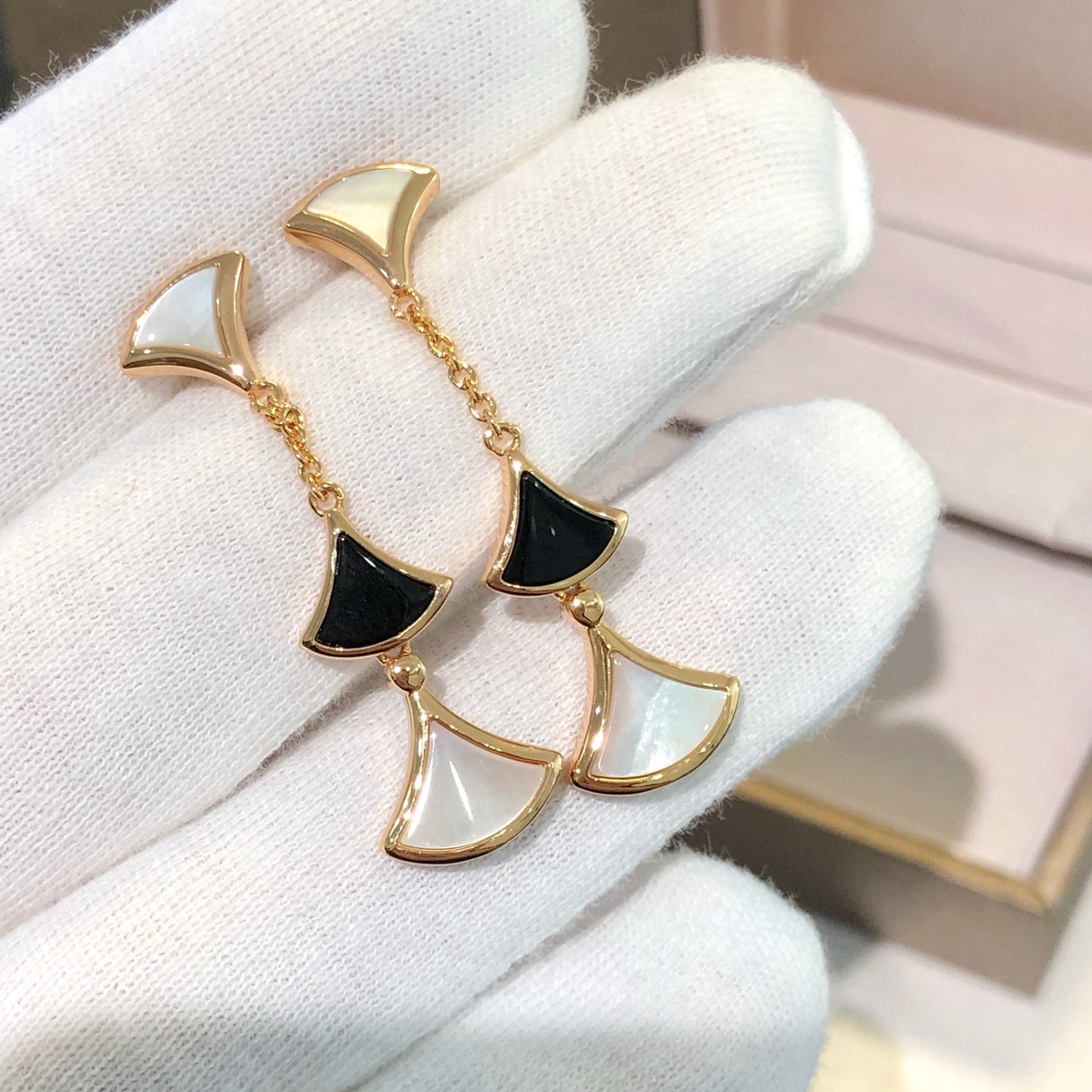 [Ornora Jewelry]DREAM EARRINGS 3 MOTIFS ONYX MOP PINK GOLD