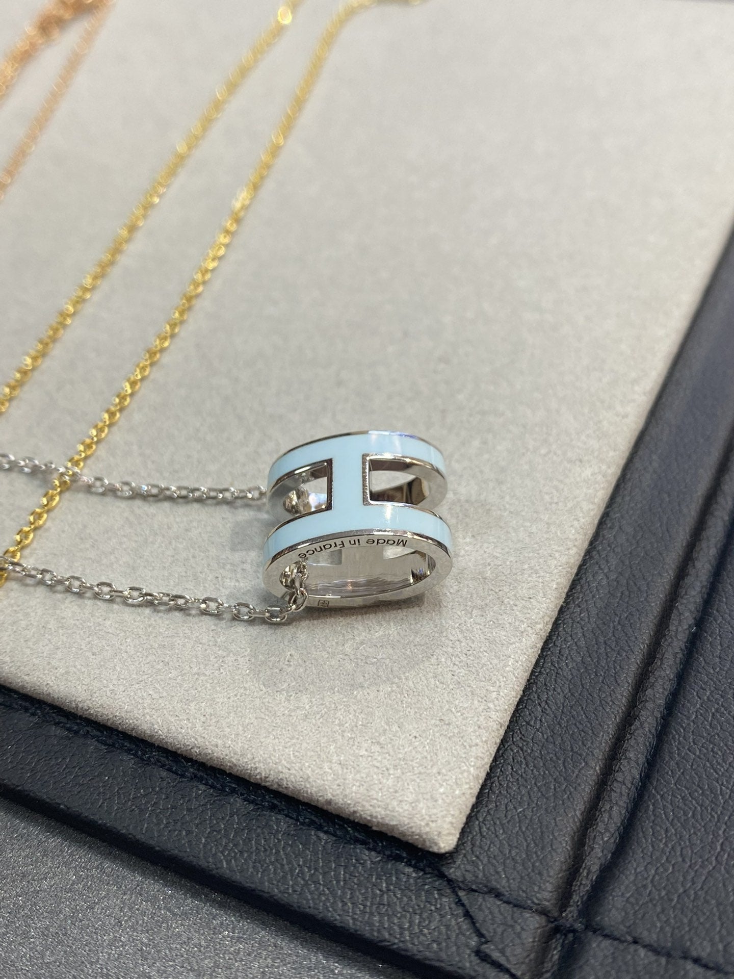 [Ornora Jewelry]POP H LIGHT BLUE NECKLACE