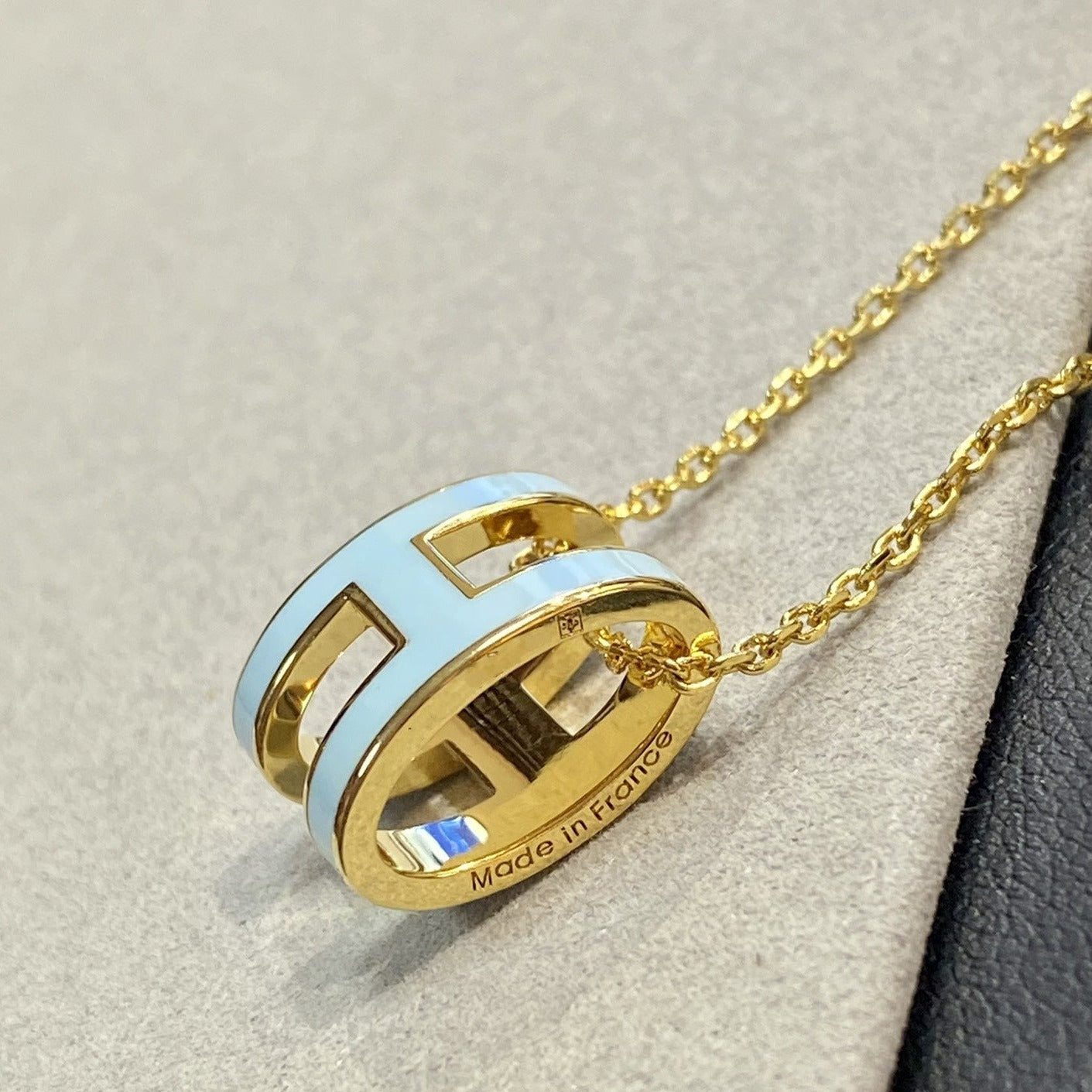 [Ornora Jewelry]POP H LIGHT BLUE NECKLACE
