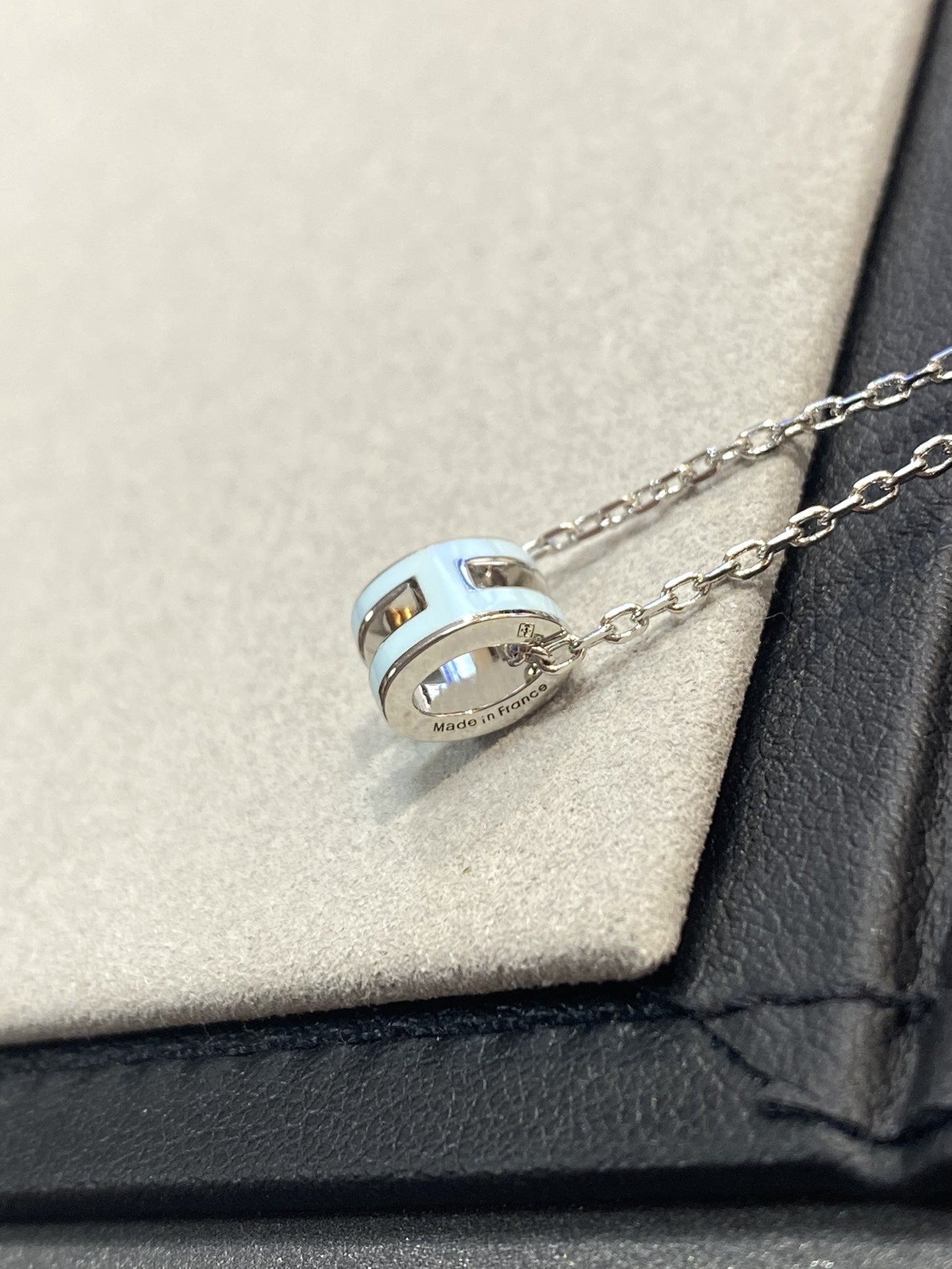 [Ornora Jewelry]POP H LIGHT BLUE NECKLACE