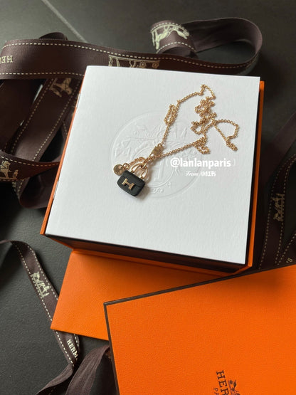 [Ornora Jewelry]CONSTANCE BLACK PEDANT PINK GOLD NECKLACE