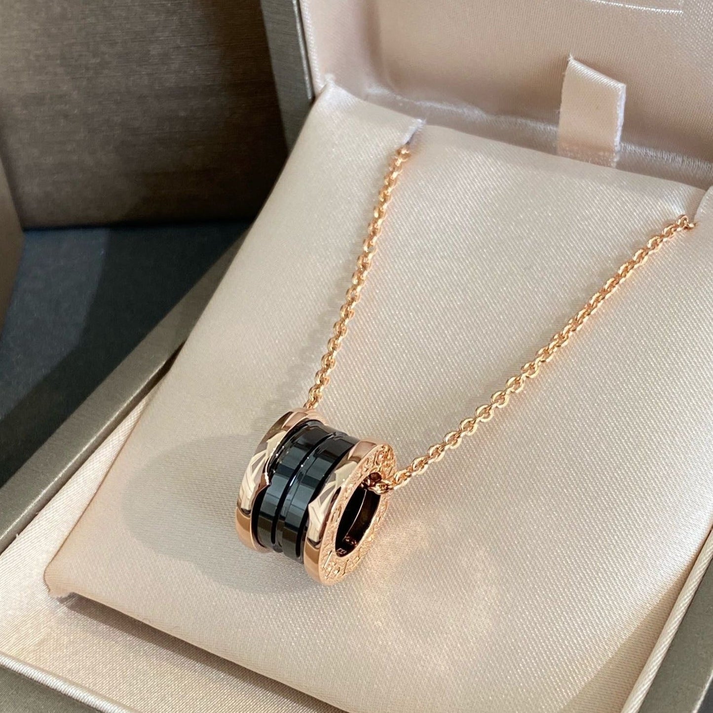 [Ornora Jewelry]ZERO 1 BLACK CERAMIC PINK GOLD NECKLACE
