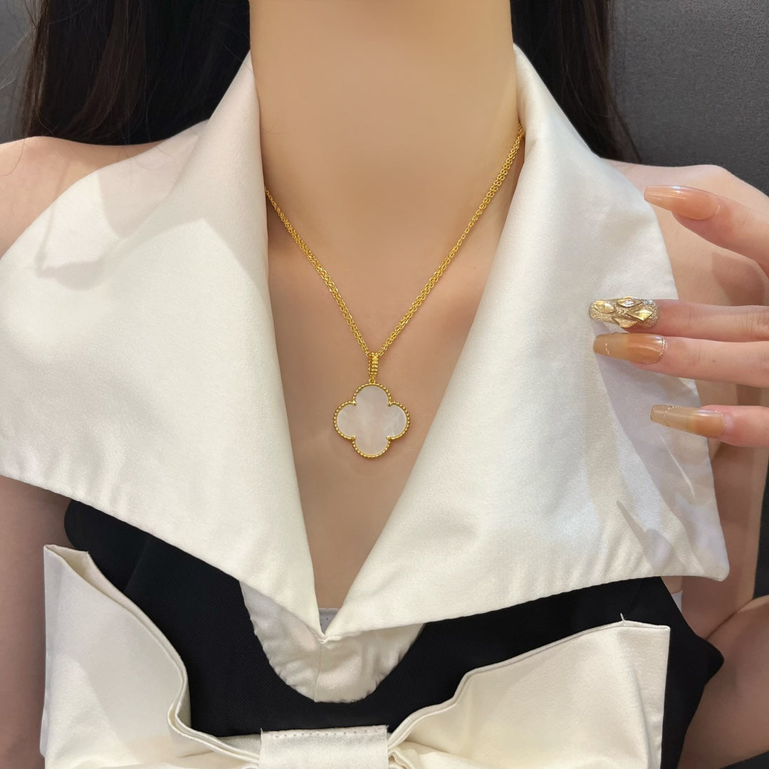 [Ornora Jewelry]CLOVER 25MM MOP LARGE PENDANT NECKLACE