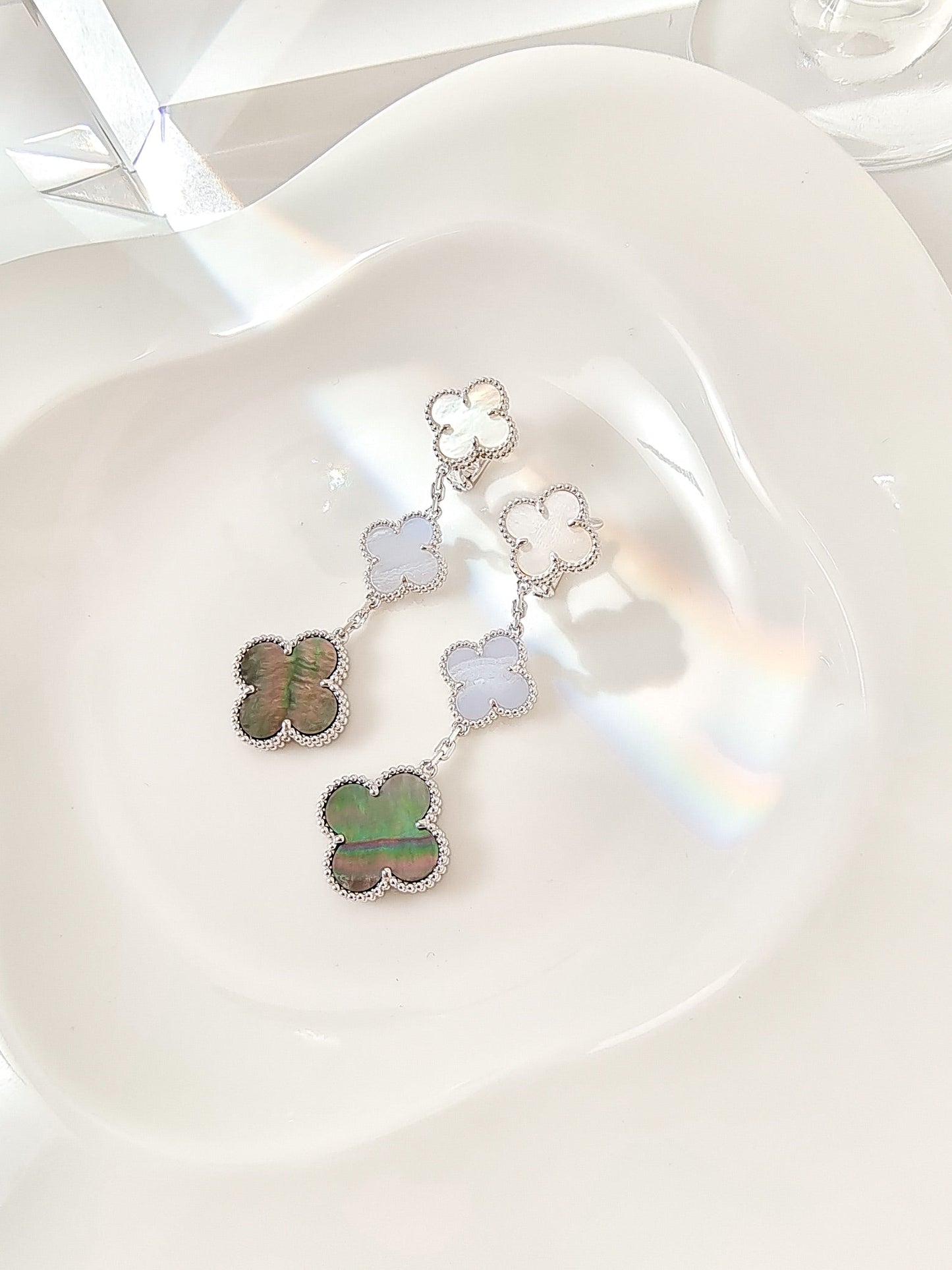 [Ornora Jewelry]CLOVER 3 MOTIFS CHALCEDONY DARK MOP SILVER EARRINGS