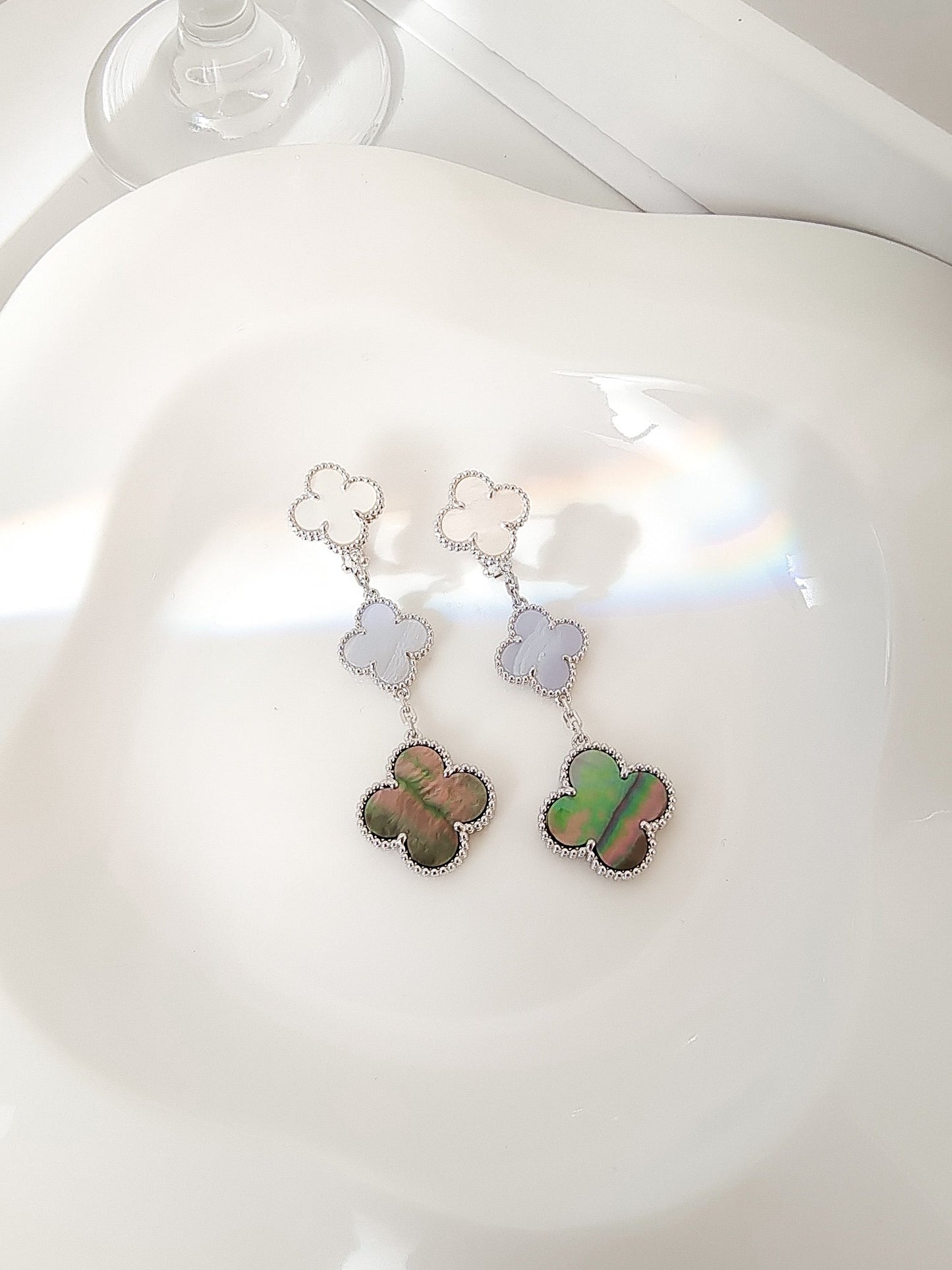 [Ornora Jewelry]CLOVER 3 MOTIFS CHALCEDONY DARK MOP SILVER EARRINGS