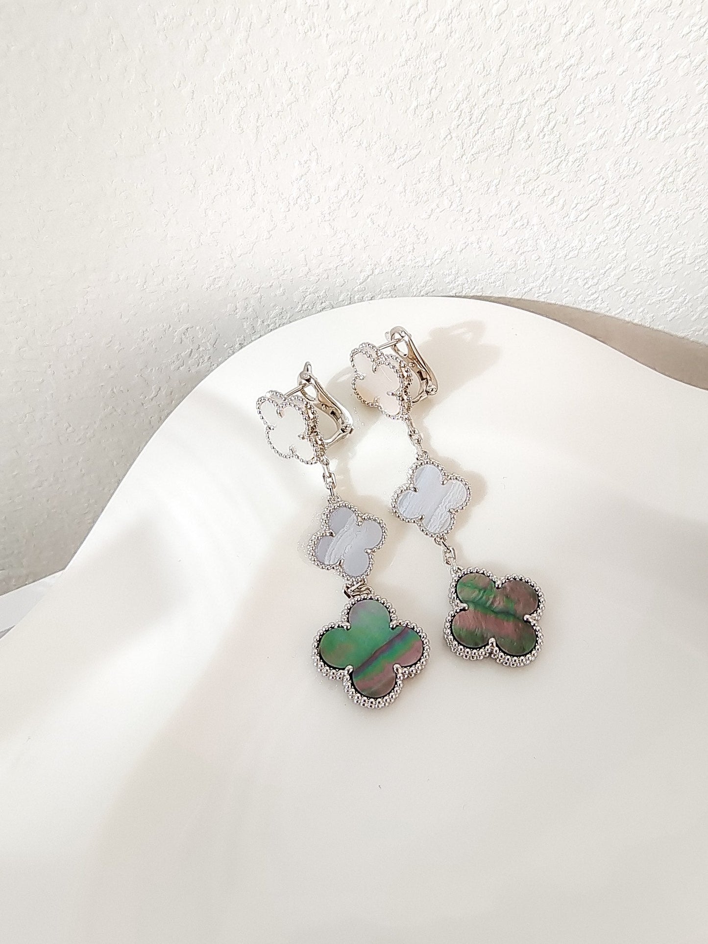 [Ornora Jewelry]CLOVER 3 MOTIFS CHALCEDONY DARK MOP SILVER EARRINGS