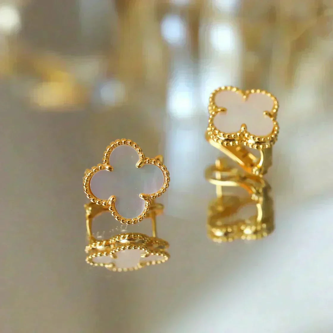 [Ornora Jewelry]CLOVER MEDIUM 1 MOTIFS  WHITE MOP STUD EARRINGS