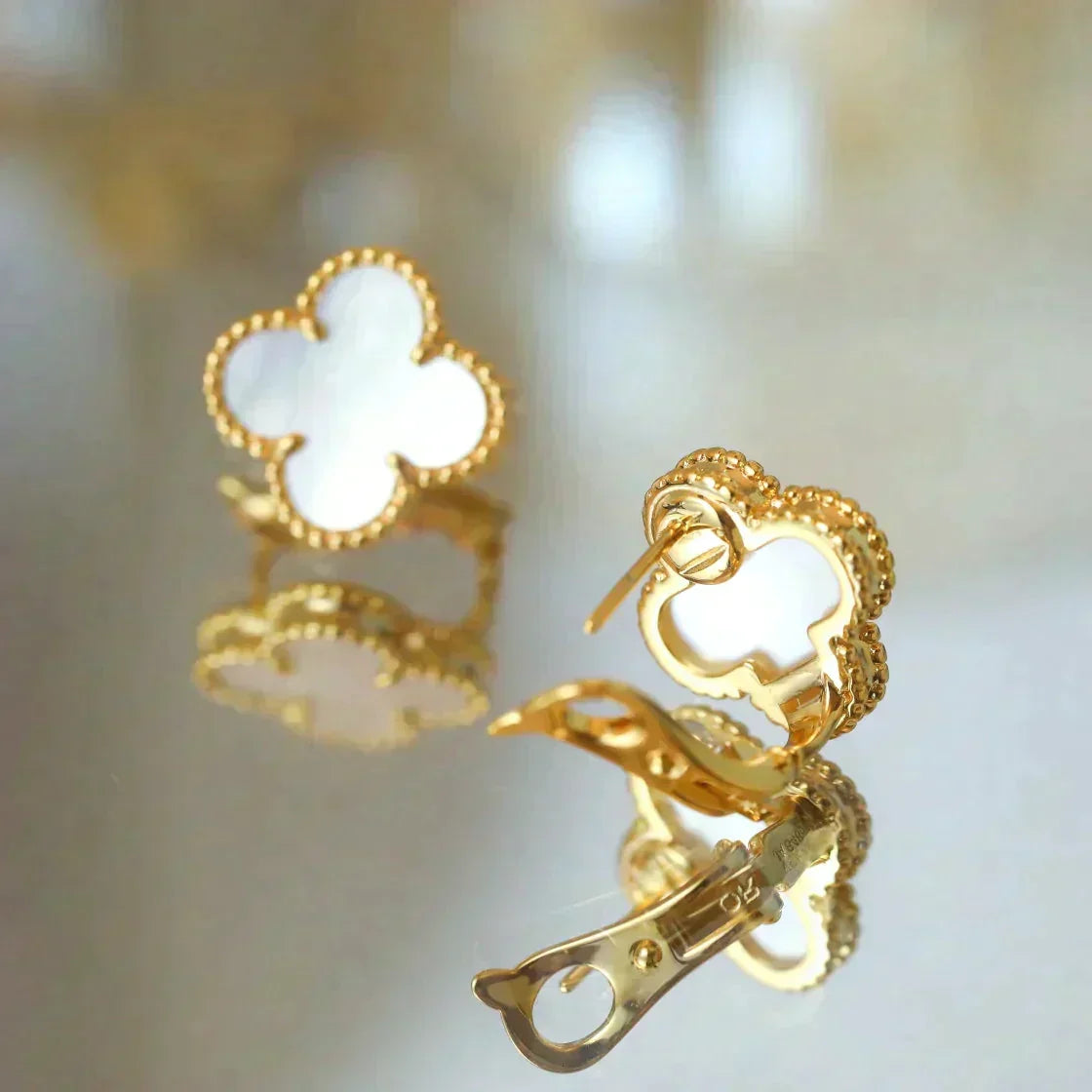 [Ornora Jewelry]CLOVER MEDIUM 1 MOTIFS  WHITE MOP STUD EARRINGS