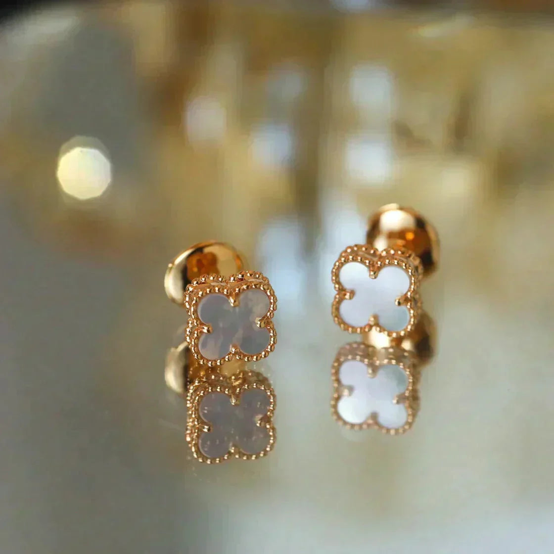 [Ornora Jewelry]CLOVER MINI 9.5MM WHITE MOP EARRINGS