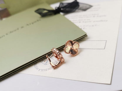 [Ornora Jewelry]CLOVER MEDIUM STUD EARRINGS