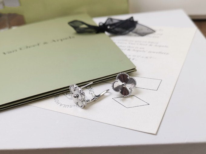 [Ornora Jewelry]CLOVER MEDIUM STUD EARRINGS
