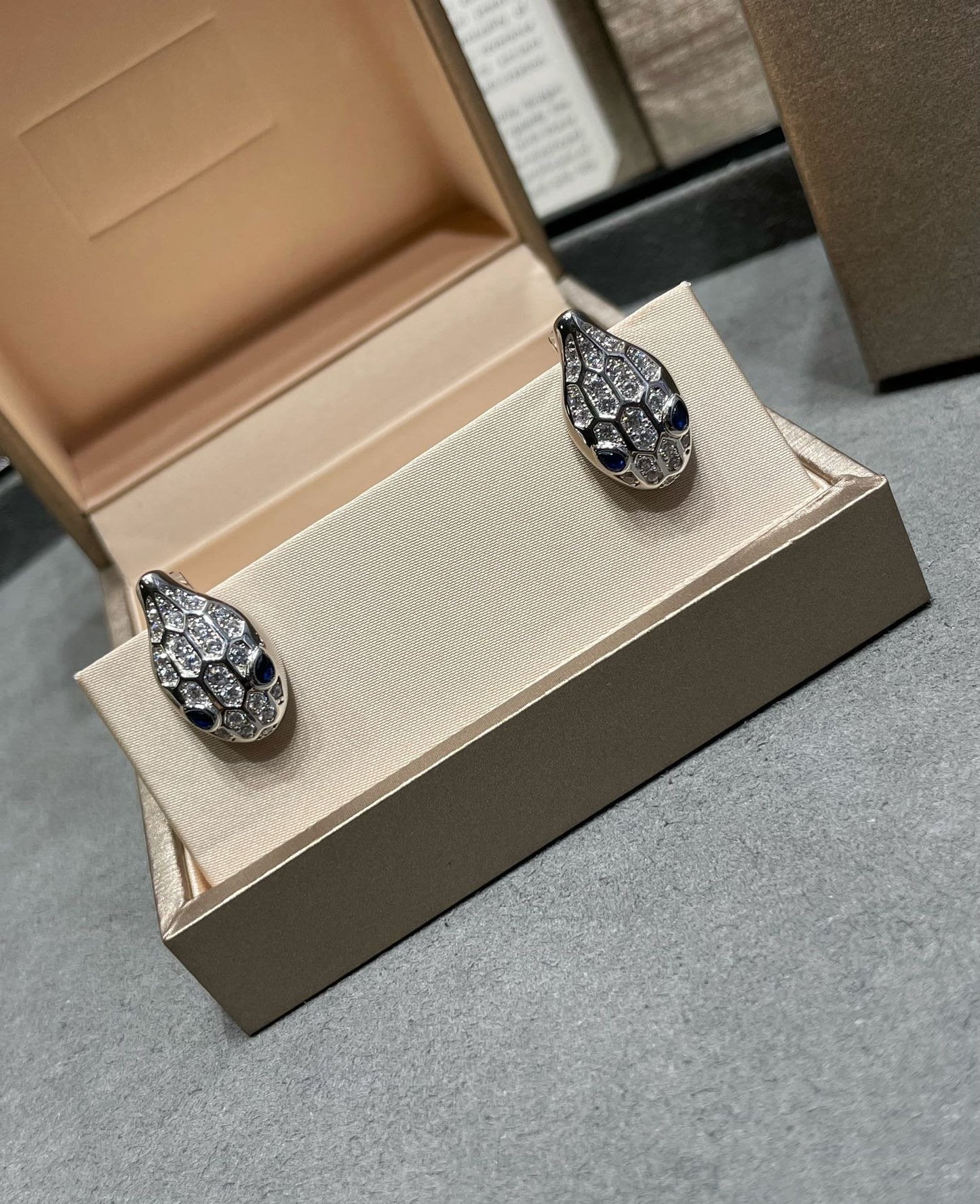 [Ornora Jewelry]SERPENT DIAMOND STUD EARRINGS