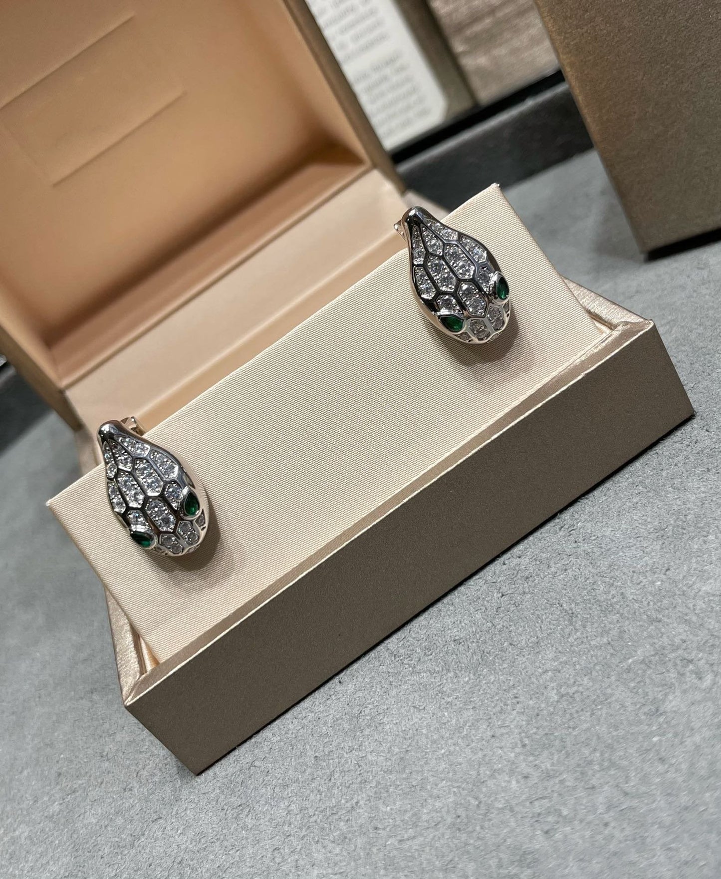 [Ornora Jewelry]SERPENT DIAMOND STUD EARRINGS