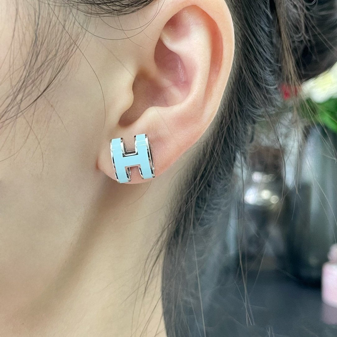 [Ornora Jewelry]POP H SKY BLUE STUD EARRINGS