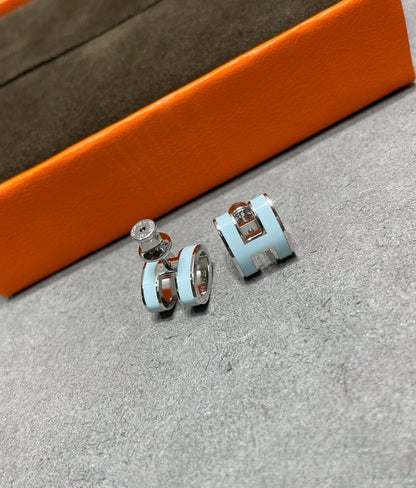[Ornora Jewelry]POP H SKY BLUE STUD EARRINGS
