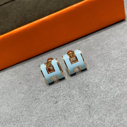[Ornora Jewelry]POP H SKY BLUE STUD EARRINGS