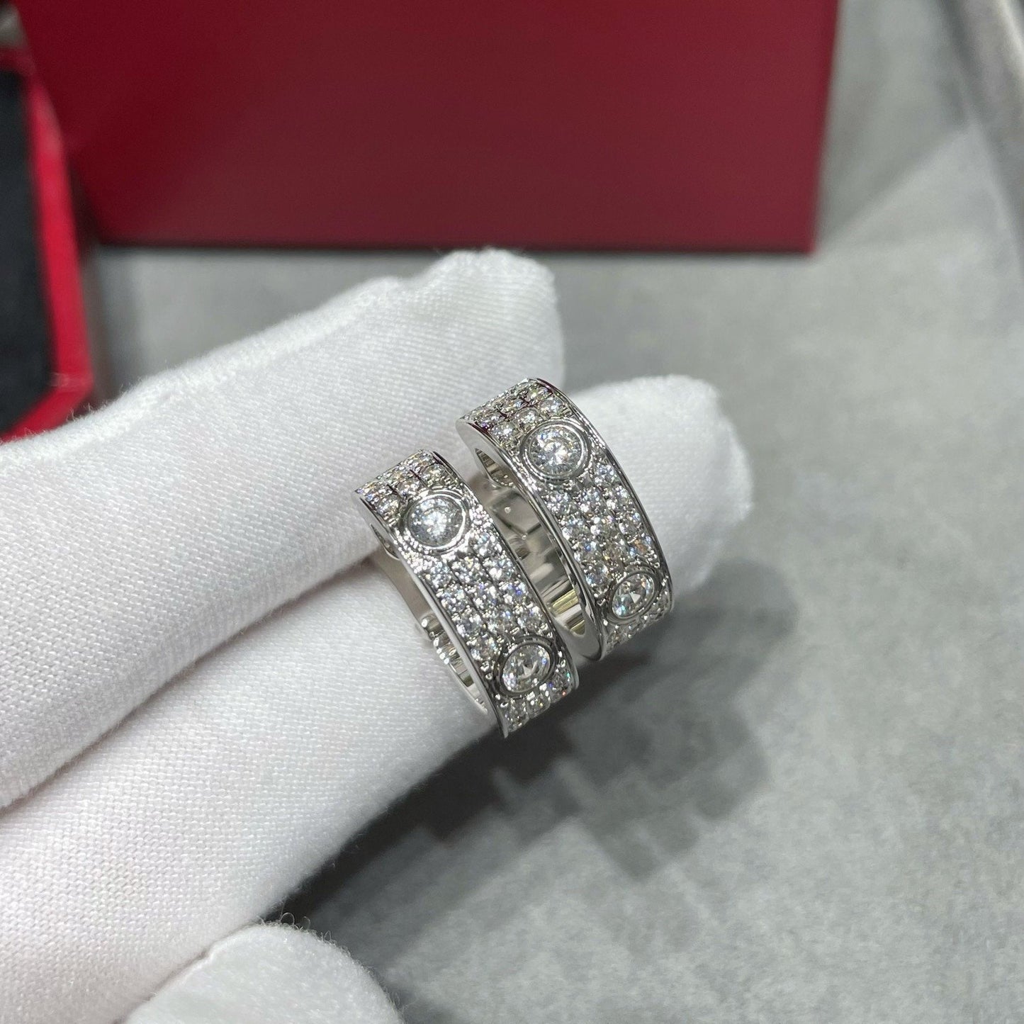 [Ornora Jewelry]LOVE 5.5MM DIAMOND PAVED EARRINGS