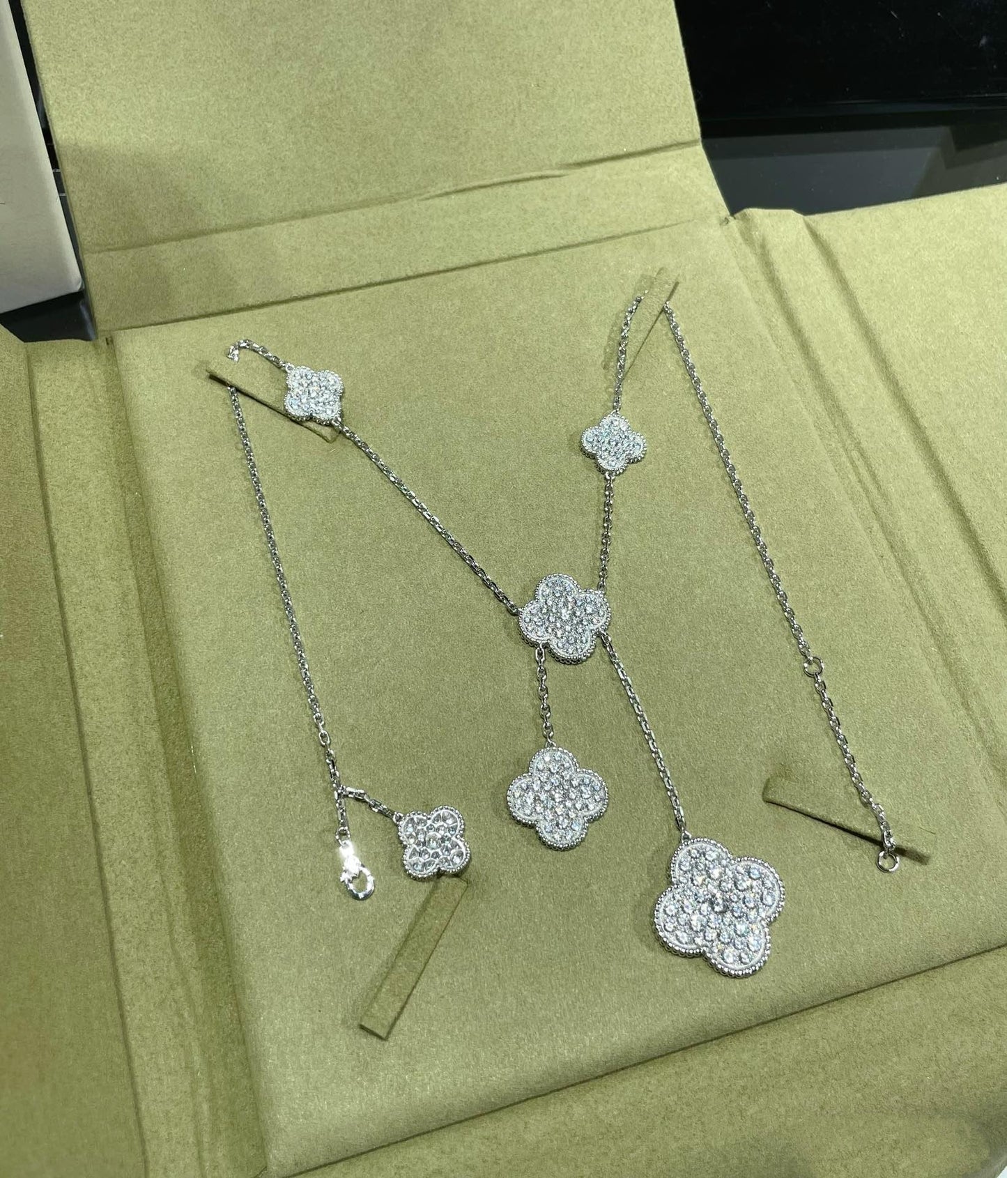 [Ornora Jewelry]CLOVER 6 MOTIF DIAMOND PAVED NECKLACE
