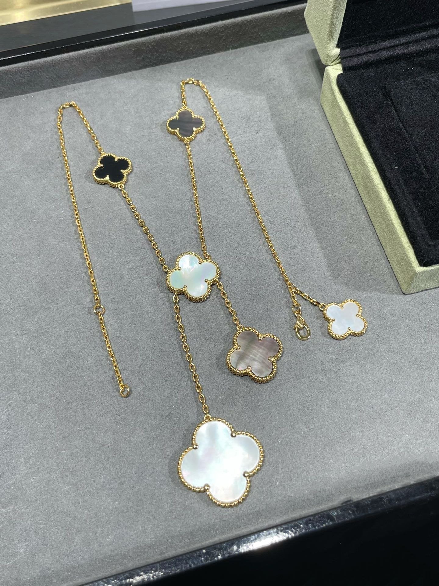 [Ornora Jewelry]CLOVER 6 MOTIF MOP ONYX GOLD NECKLACE