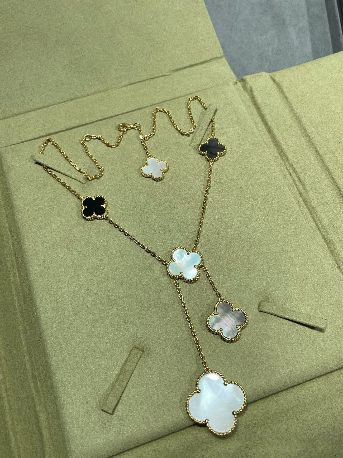 [Ornora Jewelry]CLOVER 6 MOTIF MOP ONYX GOLD NECKLACE
