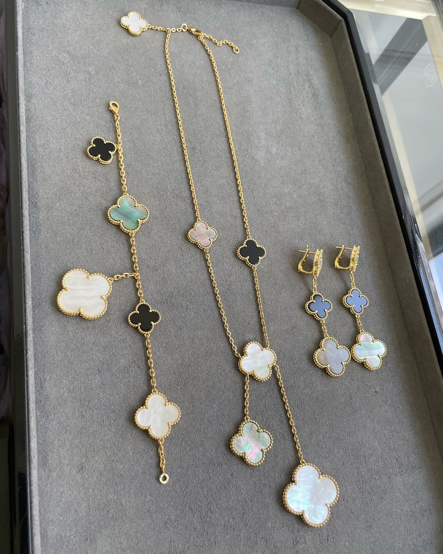 [Ornora Jewelry]CLOVER 3 MOTIF MOP ONYX DARK MOP PINK GOLD EARRINGS