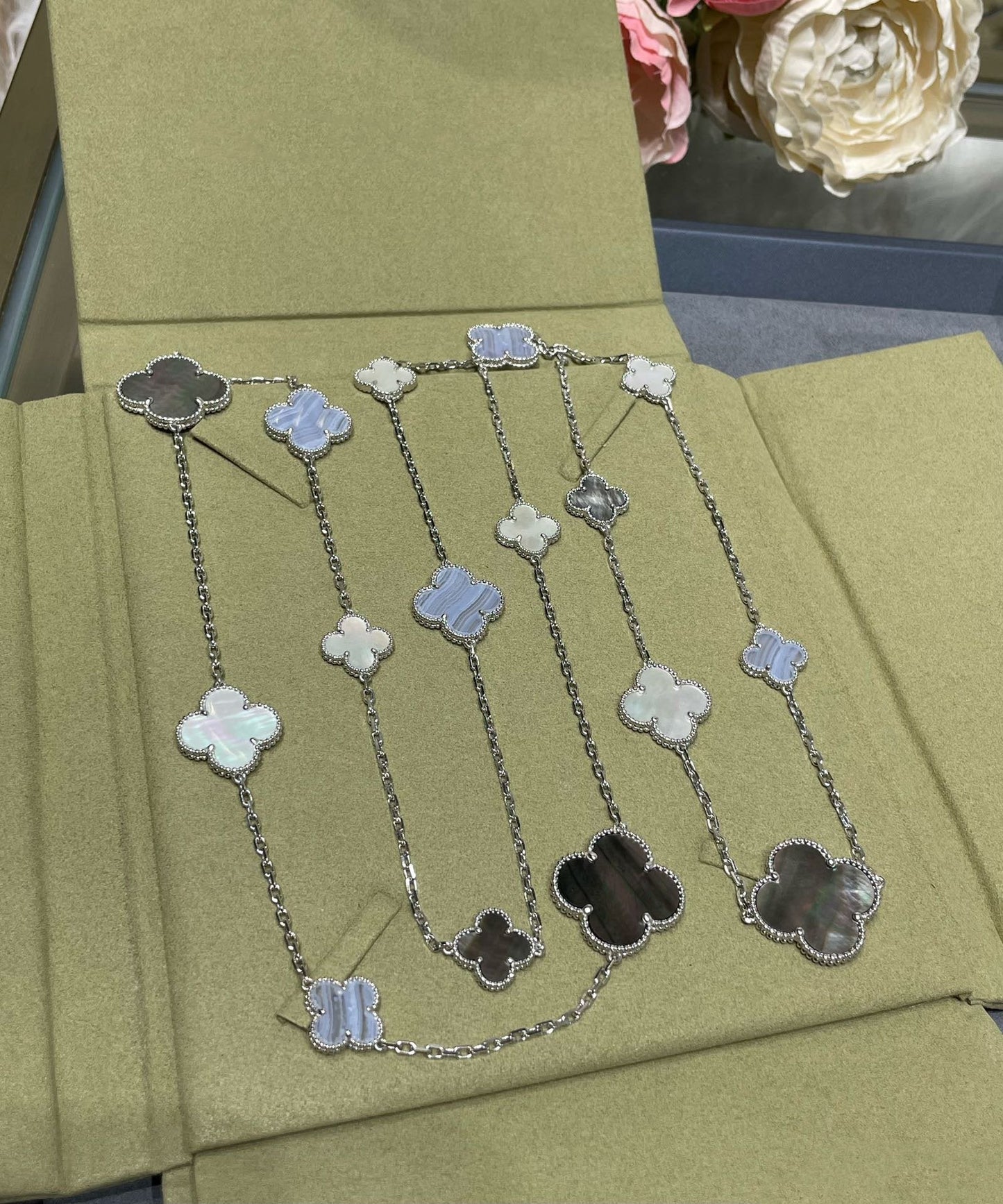 [Ornora Jewelry]CLOVER 16 MOTIF CHALCEDONY MOP SILVER NECKLACE