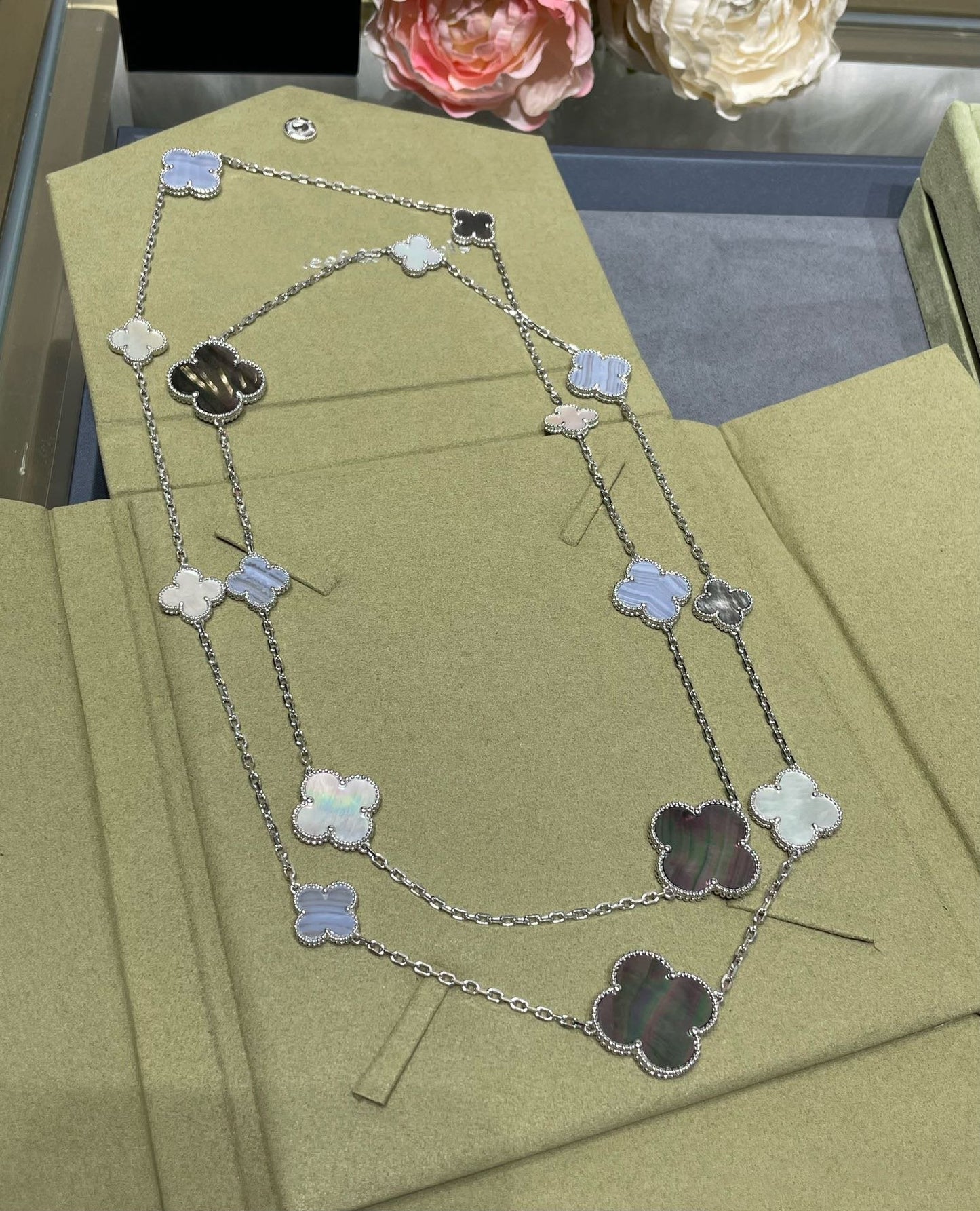 [Ornora Jewelry]CLOVER 16 MOTIF CHALCEDONY MOP SILVER NECKLACE