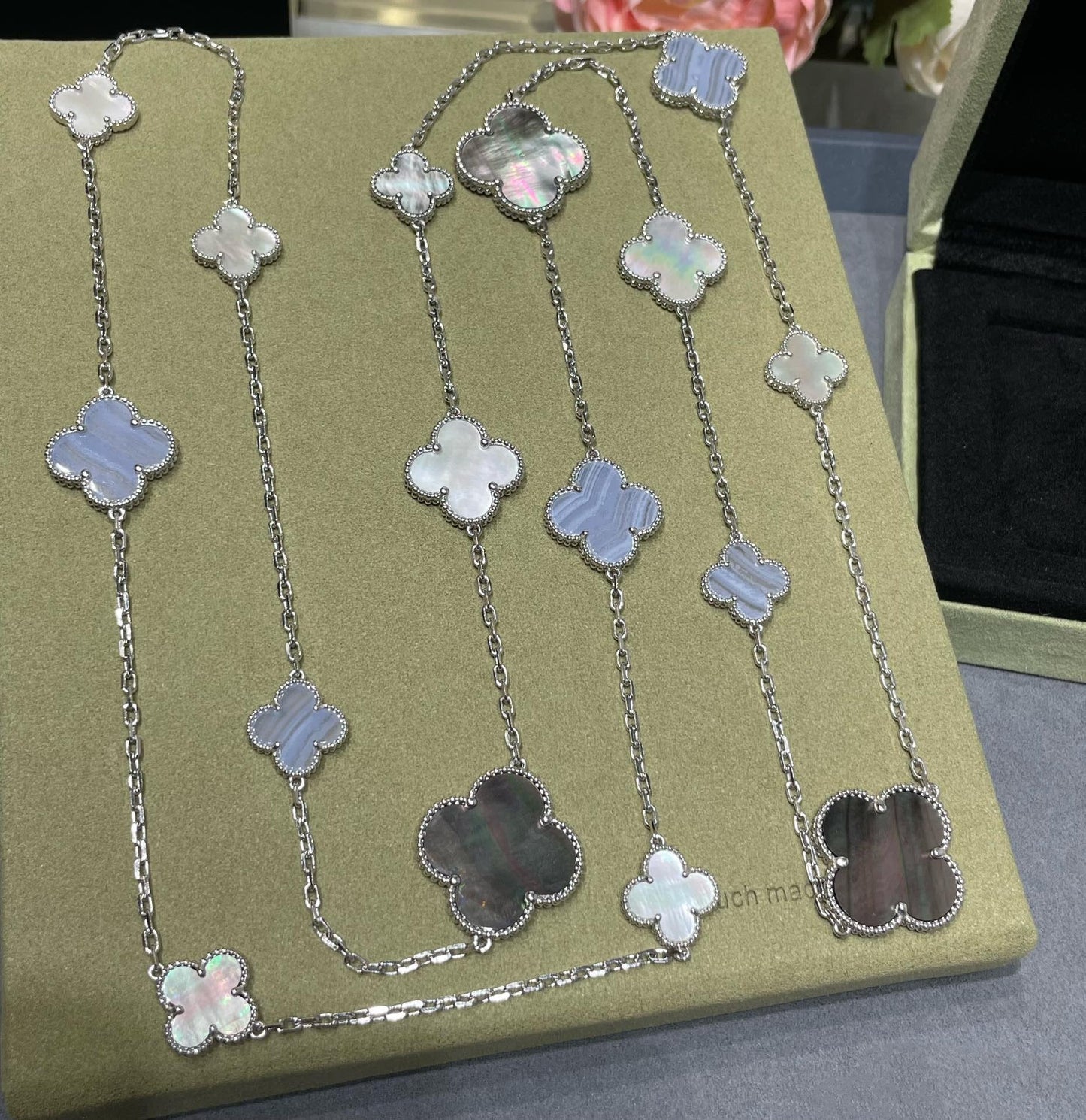 [Ornora Jewelry]CLOVER 16 MOTIF CHALCEDONY MOP SILVER NECKLACE