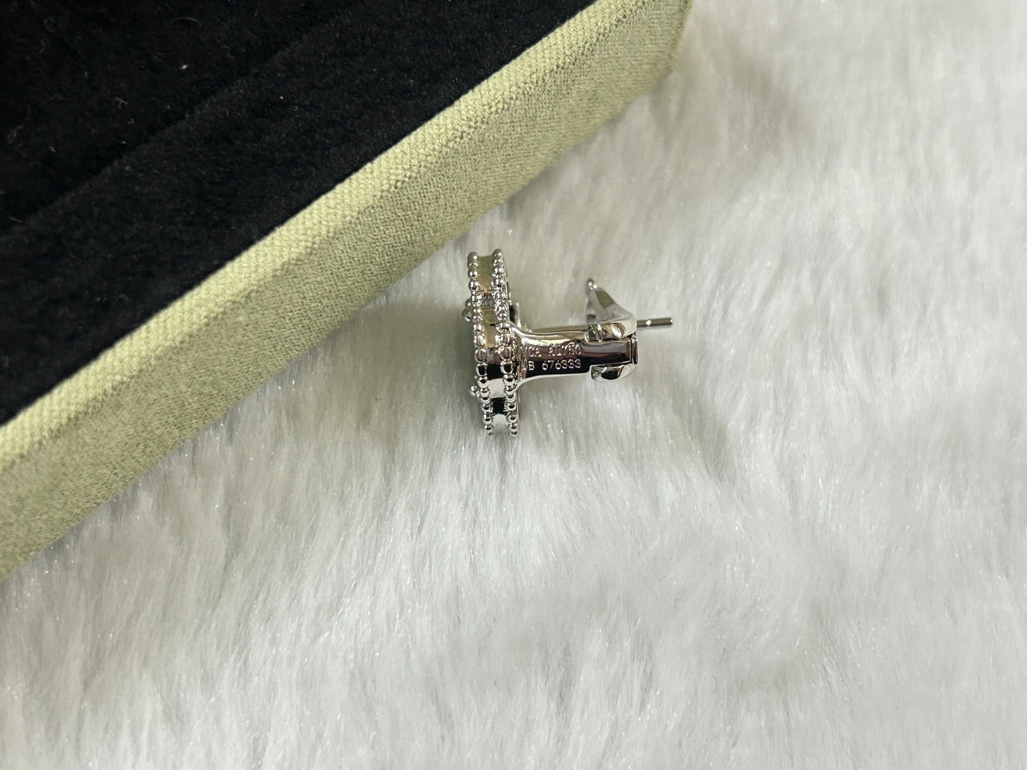 [Ornora Jewelry]CLOVER PIETERSITE MEDIUM STUD EARRINGS