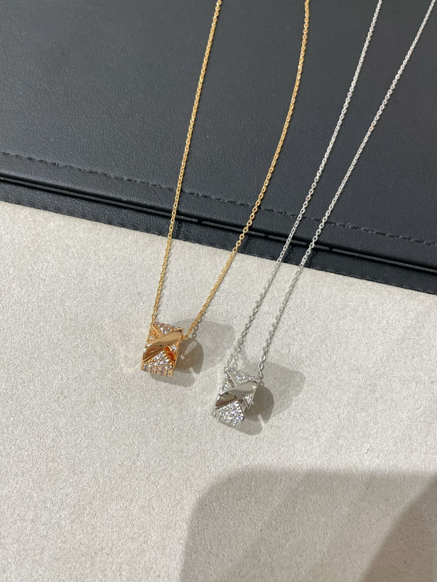 [Ornora Jewelry]LIENS EVIDENCE DIAMOND PAVED NECKLACE