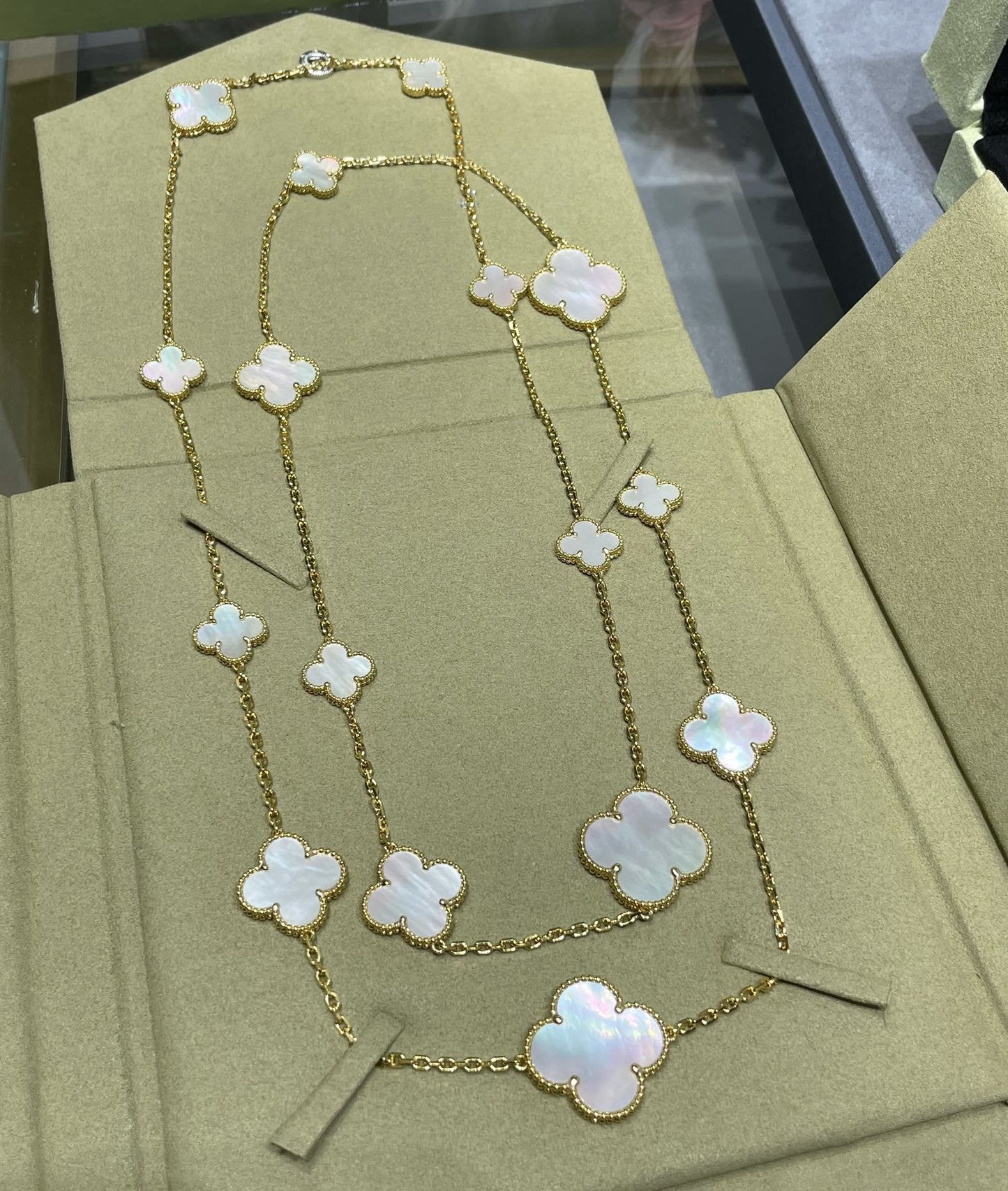 [Ornora Jewelry]CLOVER 16 MOTIF WHITE MOP GOLD NECKLACE