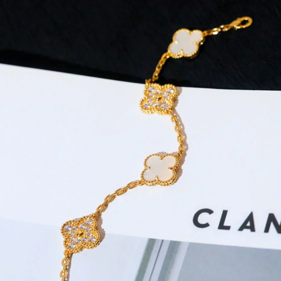 [Ornora Jewelry]CLOVER WHITE PEARL MOP 5 MOTIF BRACELET COLLECTION