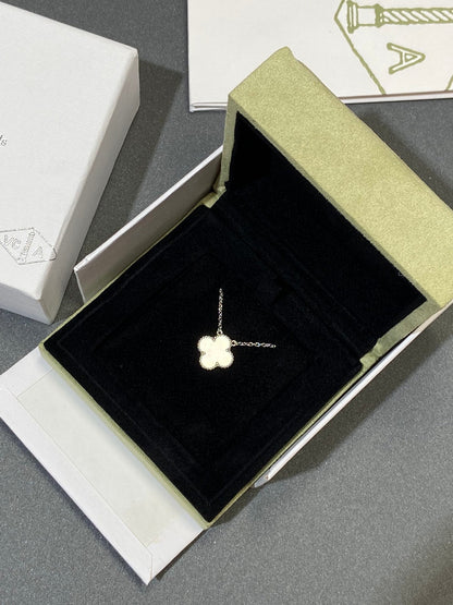 [Ornora Jewelry]CLOVER MEDIUM SILVER WHITE MOP NECKLACE