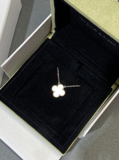 [Ornora Jewelry]CLOVER MEDIUM SILVER WHITE MOP NECKLACE