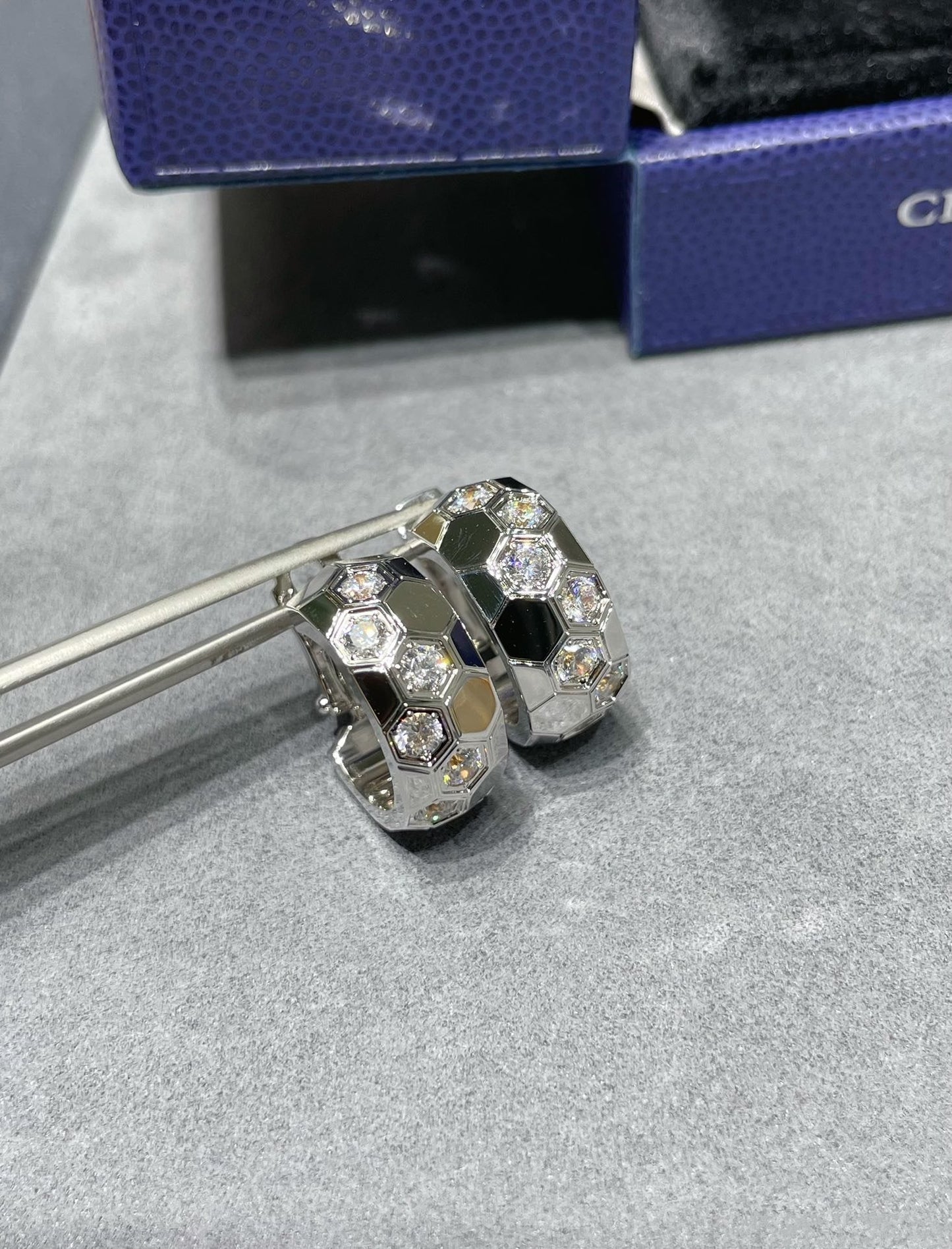 [Ornora Jewelry]BEE LOVE DIAMOND HOOP EARRINGS
