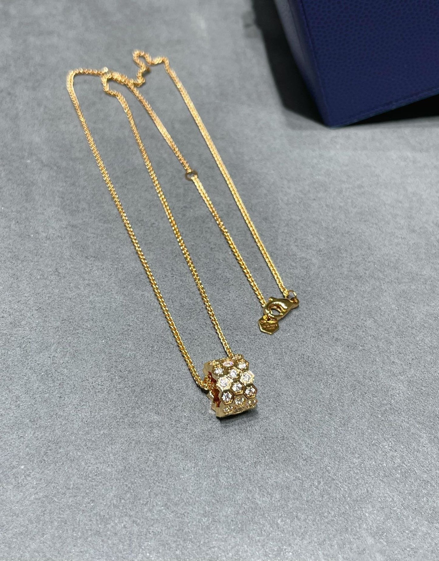 [Ornora Jewelry]BEE LOVE DIAMOND PAVED 3 ROW NECKLACE