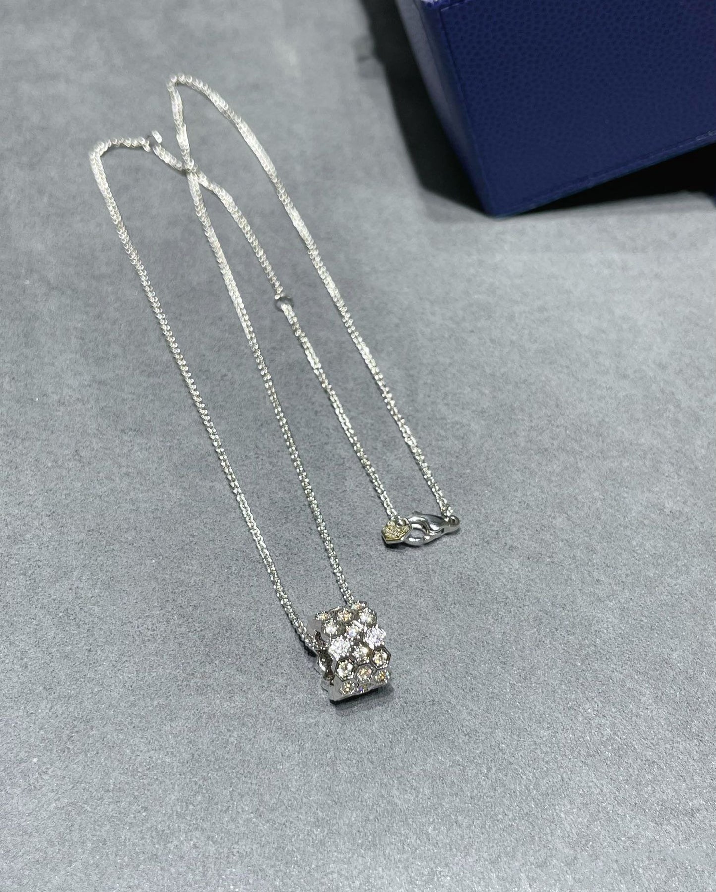 [Ornora Jewelry]BEE LOVE DIAMOND PAVED 3 ROW NECKLACE